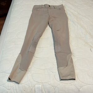 Girls Ovation riding breach